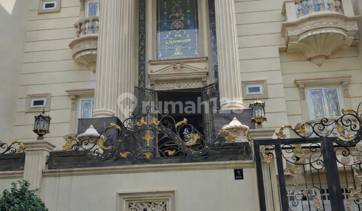 Rumah Mewah Gaya Classic di Pluit Siap Huni LB 800M2 Rumah Mewah Gaya Classic di Pluit Siap Huni LB 800M2