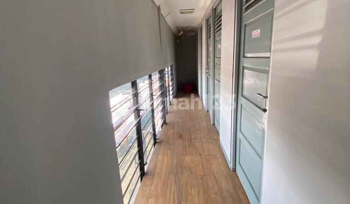 2.5-Story Shop House in Pasar Minggu Raya, Main Road, Formerly Dense Boarding House and Kitchen, Cheap Sale 2