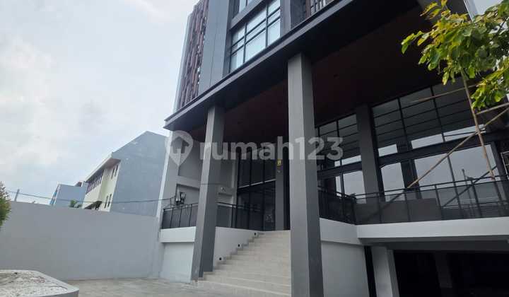 Gedung Kantor Modern 5 Lantai Lokasi Strategis di Jakarta Pusat