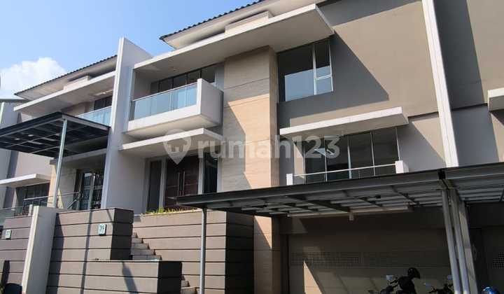 Dijual Rumah Golf Island  Cluster Serenade  Uk.12x20 3lantai nego sampai jadi