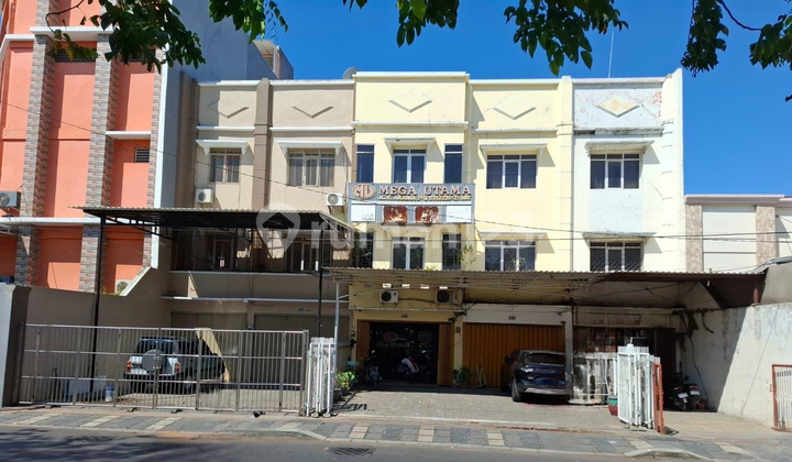 Sawahan area shop house, Surabaya, prime strategic commercial location 1