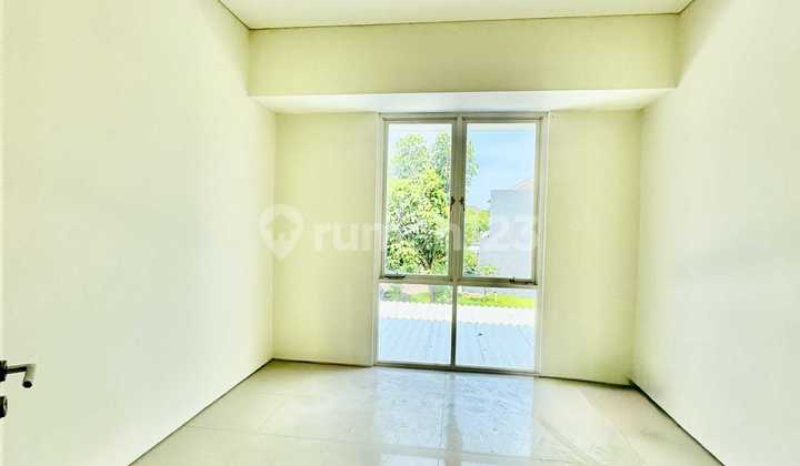 Disewakan Rumah Royal Residence 2Lt 4Kt Semi Furnish Dekat Tol Pakuwon Mall 2