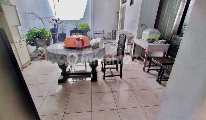 Dijual Rumah Darmo Permai Selatan Hitung Tanah Dekat Tol Pakuwon Mall 2