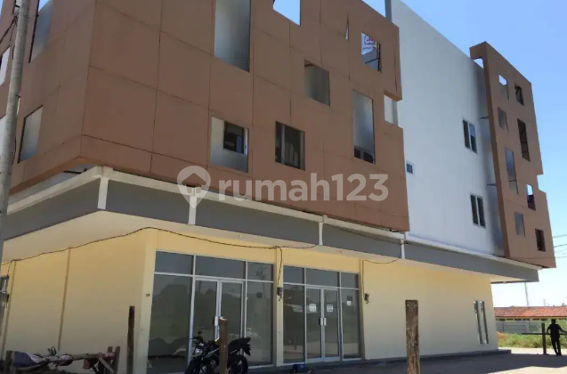 RUKO 2 LANTAI SIAP HUNI DI KINGSQUARE DRIYOREJO DEKAT CITRALAND DRIYOREJO RUKO 2 LANTAI SIAP HUNI DI KINGSQUARE DRIYOREJO DEKAT CITRALAND DRIYOREJO