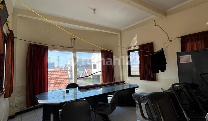 AFFORDABLE 3-STORY COMMERCIAL HOUSE IN VETERAN GRESIK CITY AFFORDABLE 3-STORY COMMERCIAL HOUSE IN VETERAN GRESIK CITY