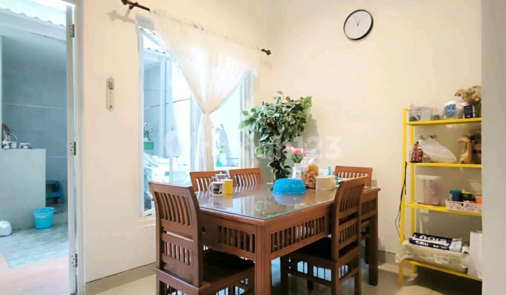 Rumah Simpang Darmo Semi Furnished Terawat 2