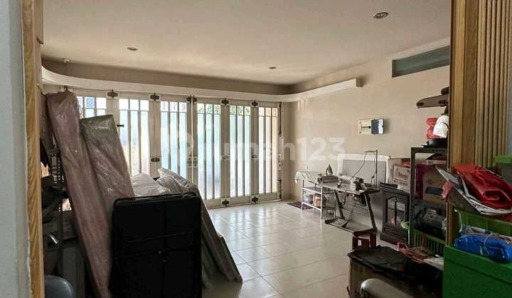 Crown Hill Royal Residen Wiyung Surabaya 2 Lantai 2