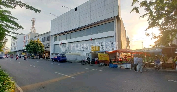 For Sale Strategic Zero Commercial Building on Putro Agus Wetan Main Road