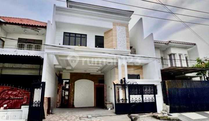 For Sale: Babatan Pantai Surabaya House, 4 Bedrooms, Semi-Classic Style, Kenjeran Pakuwon