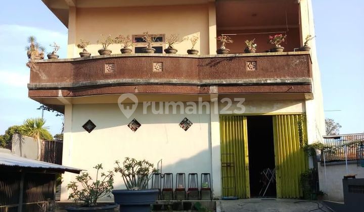 Large 3-Story Shophouse with Spacious Parking in Singaraja Street