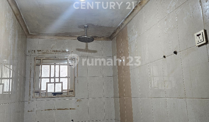 Sewa Rumah 8x17 Siap Huni  2 Lantai 4 Kamar  2