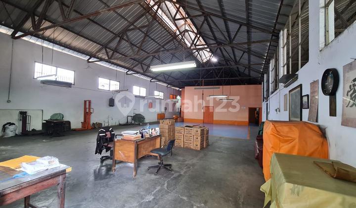 Gudang Dan Rumah Tinggal Di Jalan Tanah Sereal Jakarta Barat