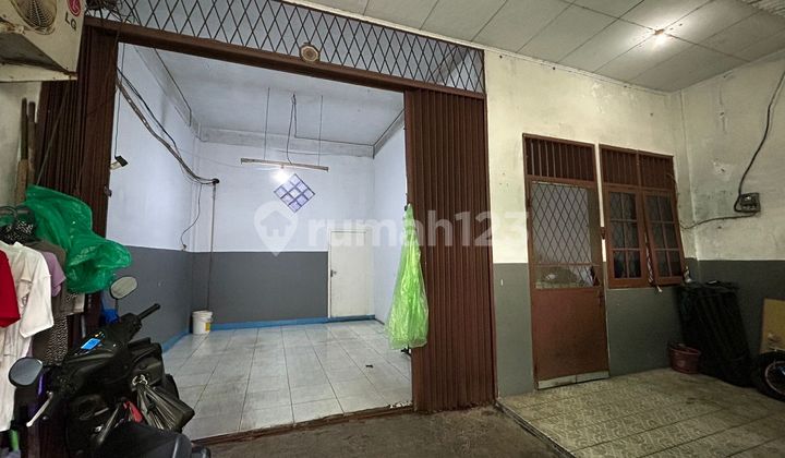 Dijual Rumah Strategis Deket Pasar Row Jln 2. Mobil