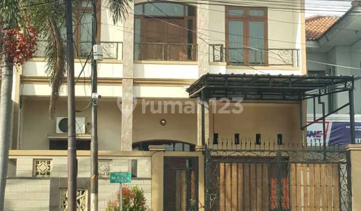 Jual Rumah 2 Lantai Griya Permata, Strategis Dekat Mall Puri