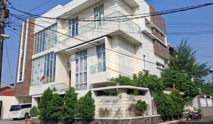 Rumah Cantik 3 Lantai Citra 2, Kalideres