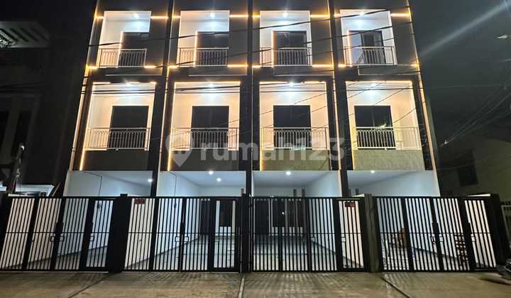 Rumah 3 Lantai Row 3 Mobil Tanjung Duren Dekat Mall Central Park Taman Anggrek