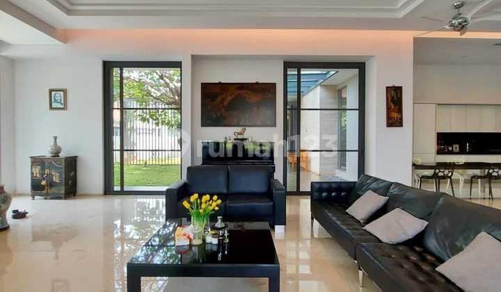 Disewakan | Rumah Mewah Hoek | Pool | Full Furnished | Senopati | Kebayoran Baru | Jakarta Selatan