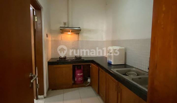 Luxury Residential House in Menteng, Land Area 800M² with Swimming Pool & Spacious Strategic Yard 2