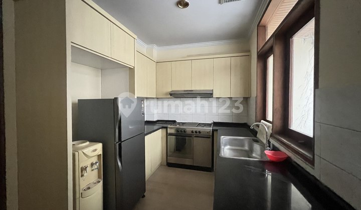 Hunian Modern di Jantung Menteng! Townhouse Mewah dengan Basement Pribadi 2