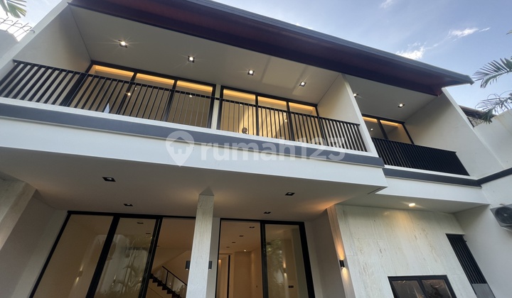 Rumah Mansion Modern Tropical Kemang 5Kt Marmer Strategis Nyaman