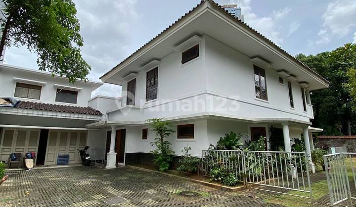 Rumah Hunian Mewah Menteng LT 800M² Ada Kolam Renang & Halaman Luas Strategis