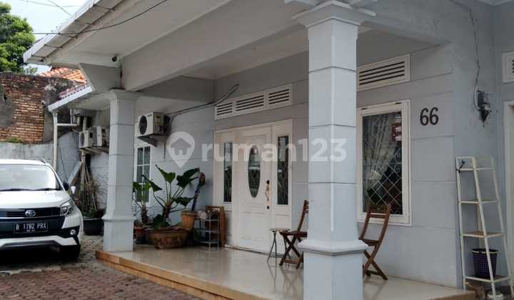 Best Buy Mampang! Rumah Strategis 300M ke Gatot Subroto - Lahan Luas & Ada Taman Tengah