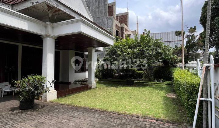 Dijual Rumah Menteng 950M² dengan Paviliun Mandiri - Rare Unit