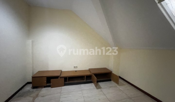 Hunian Modern di Jantung Menteng! Townhouse Mewah dengan Basement Pribadi Hunian Modern di Jantung Menteng! Townhouse Mewah dengan Basement Pribadi