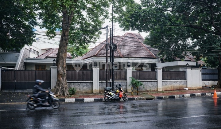 Rumah Eksklusif Menteng Strategis Dekat Pusat Bisnis