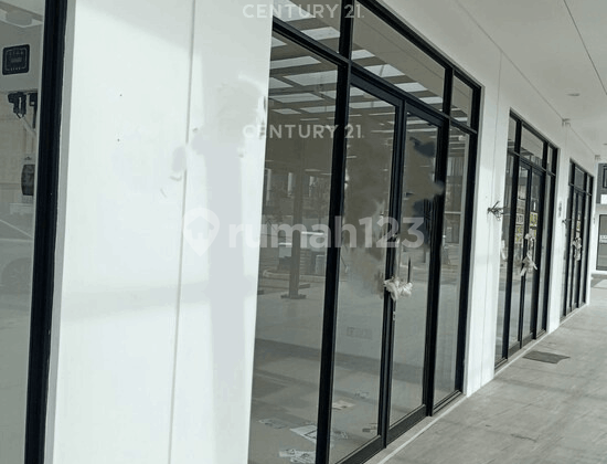 FOR RENT: TWO-STORY ATTACHED SHOPHOUSE AT HAMPTON SQUARE GADING SERPONG TANGERANG FOR RENT: TWO-STORY ATTACHED SHOPHOUSE AT HAMPTON SQUARE GADING SERPONG TANGERANG