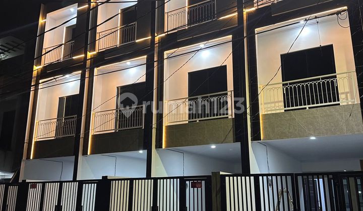 DIJUAL Unit Eksklusif - Hanya 4 Unit! RUMAH 3 LANTAI - TANJUNG DUREN, JAKARTA BARAT DIJUAL Unit Eksklusif - Hanya 4 Unit! RUMAH 3 LANTAI - TANJUNG DUREN, JAKARTA BARAT