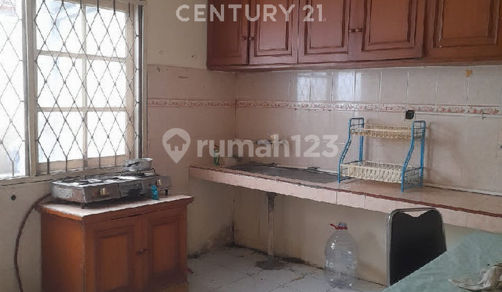 Semi Furnished Comfortable Safe House in Meadow Green Lippo Cikarang 2