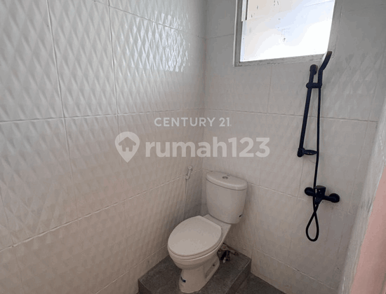 Good 2-Story Shop House Ready for Use in Deltamas 2