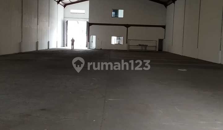 Warehouse in Cikupa Mas Area, For Rent. Land Area 1223M2, Building Area 998M2, Price 740 Million
