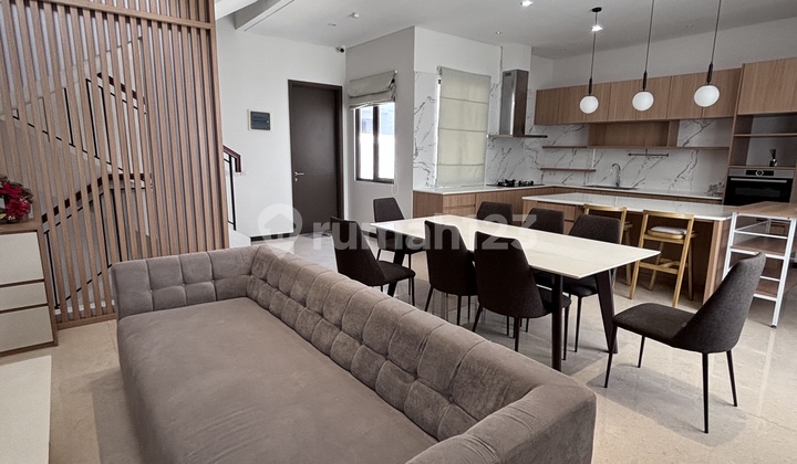 Disewakan Rumah Furnished di Zora B S D