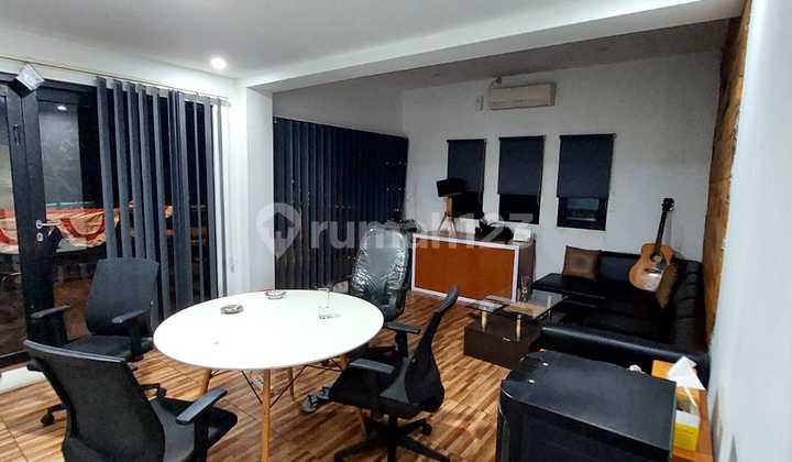 Dijual Rumah Yang Cocok Dijadikan Kantor Atau Restoran