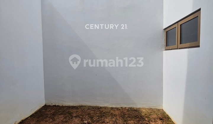 Strategic Ready-to-Occupy House in Springhill Yume Lagoon Tangerang 2