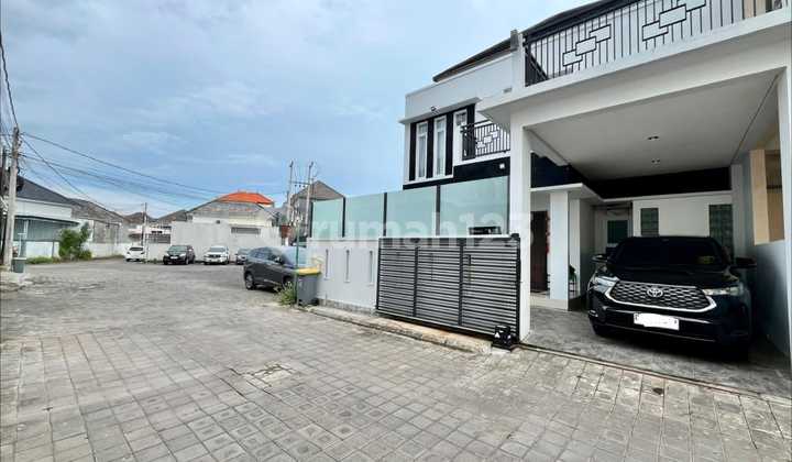 Full Furnished, Rumah, 2 Lantai, SHM, Dekat Pusat Perbelanjaan, Siap Huni, One Gate System dengan Security 24 Jam dan Lingkungan Nyaman dan Bebas Banjir