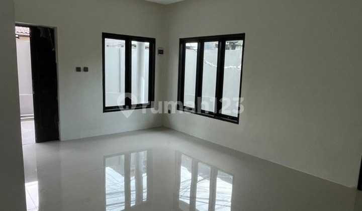 Dijual Cepat Rumah Hoek Cantik 2 Lantai di Kemuning Utan Kayu Jakarta Timur 2