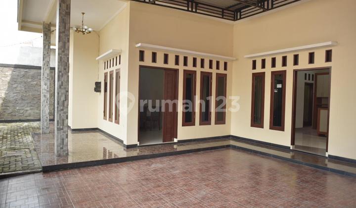 Dijual Cepat Rumah Cantik 2 Lantai di Utan Kayu Dijual Cepat Rumah Cantik 2 Lantai di Utan Kayu