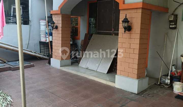 Rumah 2 Lantai di Taman Palem Lestari Jakarta Barat SHM