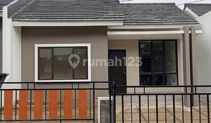 Rumah Baru Kece Nyaman Asri. Jalan Utama. Akses Strategis. Dekat ke Stasiun. Rumah Baru Kece Nyaman Asri. Jalan Utama. Akses Strategis. Dekat ke Stasiun.