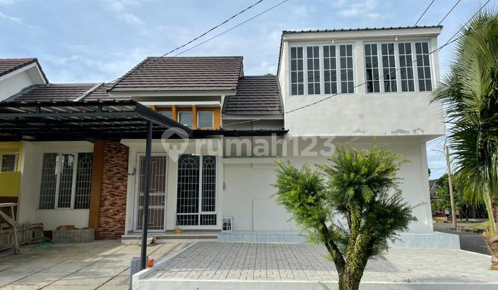 Rumah Kece Sudah Renovasi di Bukit Cimanggu City. Posisi Hook. Akses Strategis.