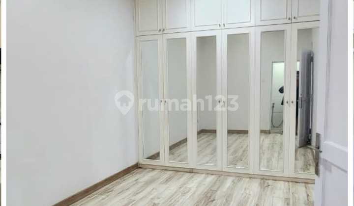 Rumah Dalam Cluster, Dekat Eka Hospital, Dekat Pintu Tol, Dekat Living World (Harga Dibawah Pasar), Kitchen Set, Lemari Kaca, Partisi.