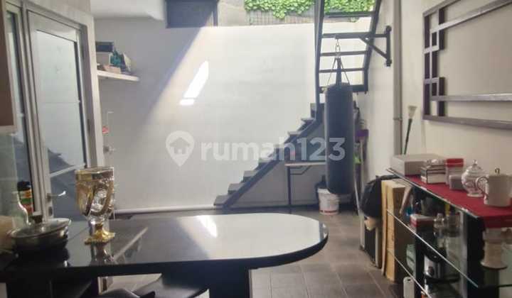 Rumah 2 Lantai di Kota Wisata 2