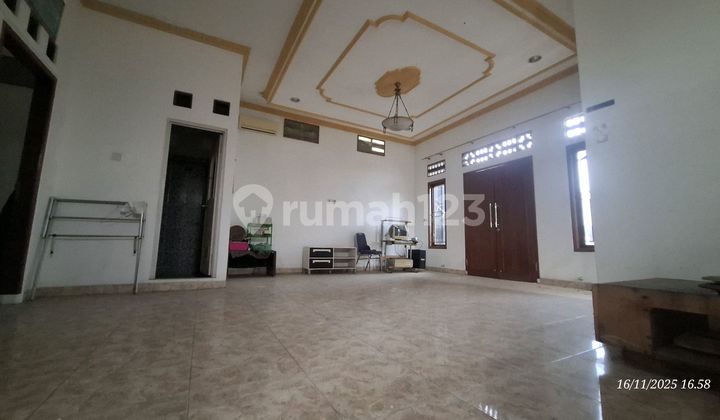 House for Sale in a Residential Complex Near Gerbang Harapan Indah, Close to Metland Ujung Menteng, East Jakarta. Hotmix Neighborhood Road. 2