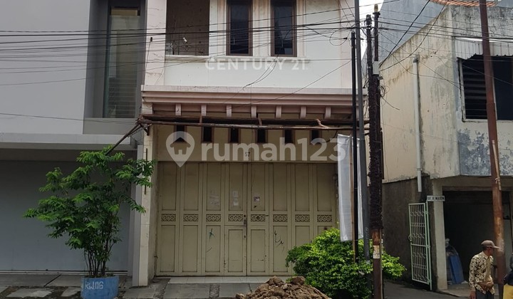Strategic Shop House for Sale on Pekalangan Street, Cirebon 1