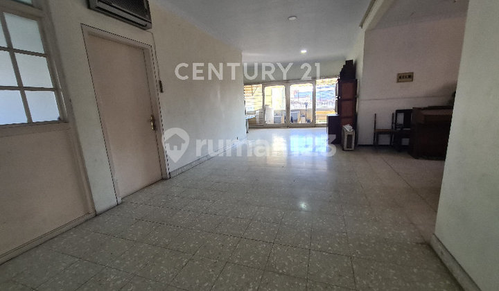 Business and Warehouse Building in Parujakan 2