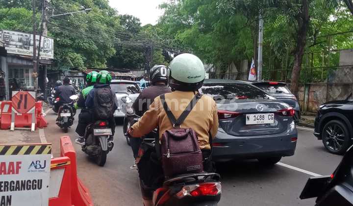 2-Door Super Cheap AJB Kiosk on Kesehatan Street, Bintaro, South Jakarta 2