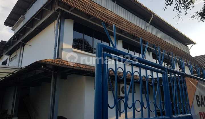 Rumah dan Gudang Bekas Konfeksi di Pulo Asem Pulogadung Jakarta Timur. Rumah dan Gudang Bekas Konfeksi di Pulo Asem Pulogadung Jakarta Timur.
